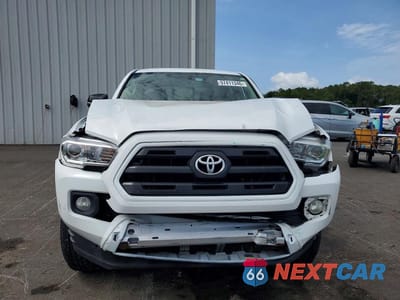 Piąte zdjęcie samochodu w środku: 2017 TOYOTA TACOMA SR5 V6 VIN:3TMAZ5CN1HM030731 - miniatura