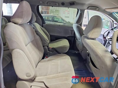 Zdjęcie 11 z 14 samochodu: 2017 TOYOTA SIENNA LE VIN:5TDKZ3DC5HS802993 - miniatura