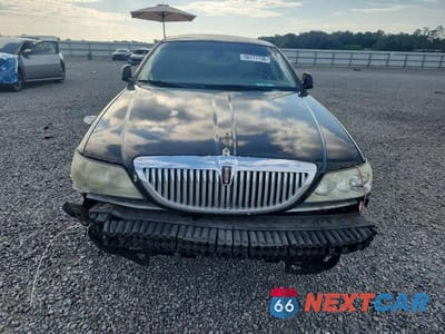 Piąte zdjęcie samochodu w środku: 2003 LINCOLN TOWN CAR CARTIER VIN:1LNHM83W43Y643197 - miniatura