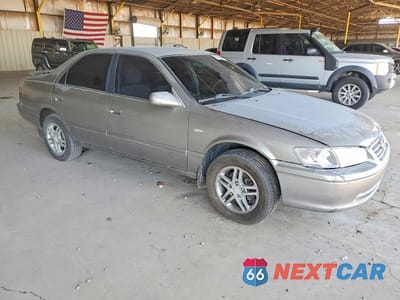 Czwarte zdjęcie samochodu z boku: 2001 TOYOTA CAMRY LE VIN:JT2BG28K510602392 - miniatura