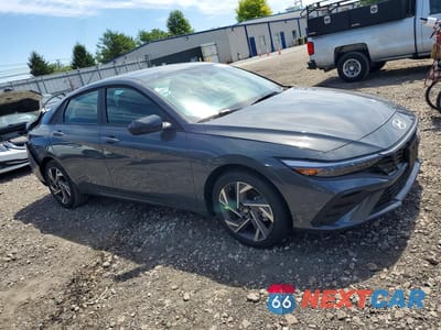 Czwarte zdjęcie samochodu z boku: 2025 HYUNDAI ELANTRA SEL SPORT VIN:KMHLM4DG2SU043682 - miniatura