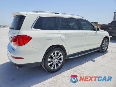 Trzecie zdjęcie samochodu z tyłu: 2013 MERCEDES-BENZ GL 450 4MATIC VIN:4JGDF7CE9DA128281 - miniatura