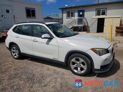 Czwarte zdjęcie samochodu z boku: 2015 BMW X1 SDRIVE28I VIN:WBAVM1C53FV317805 - miniatura