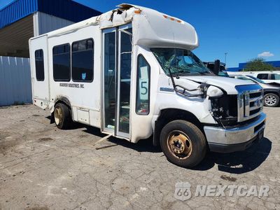 Czwarte zdjęcie samochodu z boku: 2017 FORD E350 SHUTTLE BUS VIN:1FDEE3FS8HDC68375 - miniatura