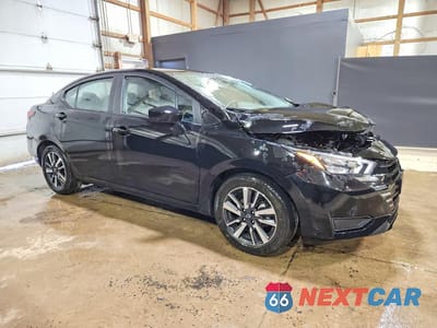 Czwarte zdjęcie samochodu z boku: 2025 NISSAN VERSA SV VIN:3N1CN8EV2SL846754 - miniatura