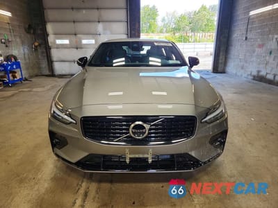 Piąte zdjęcie samochodu w środku: 2021 VOLVO S60 T6 R-DESIGN VIN:7JRA22TM5MG095307 - miniatura
