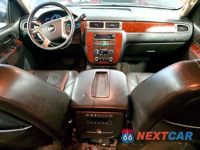 Zdjęcie 8 z 13 samochodu: 2014 CHEVROLET SUBURBAN K1500 LT VIN:1GNSKJE76ER102850 - miniatura