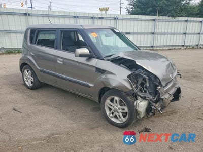Czwarte zdjęcie samochodu z boku: 2010 KIA SOUL + VIN:KNDJT2A28A7108396 - miniatura