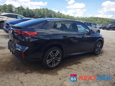 Trzecie zdjęcie samochodu z tyłu: 2026 BMW X2 XDRIVE28I VIN:WBX63GM07T5501241 - miniatura