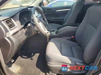 Zdjęcie 7 z 14 samochodu: 2018 TOYOTA HIGHLANDER LE VIN:5TDBZRFH2JS850520 - miniatura