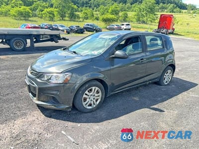 Drugie zdjęcie samochodu z przodu: 2019 CHEVROLET SONIC VIN:1G1JG6SB9K4137282 - miniatura