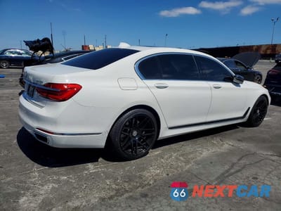 Trzecie zdjęcie samochodu z tyłu: 2019 BMW 740 I VIN:WBA7E2C55KB217759 - miniatura