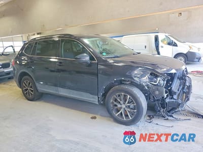 Czwarte zdjęcie samochodu z boku: 2019 VOLKSWAGEN TIGUAN VIN:3VV3B7AX5KM013985 - miniatura