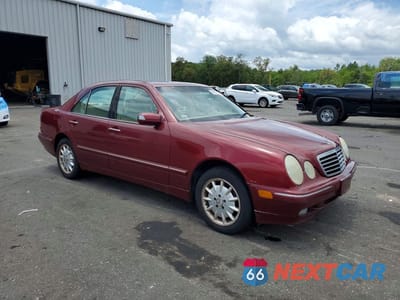 Czwarte zdjęcie samochodu z boku: 2002 MERCEDES-BENZ E 320 4MATIC VIN:WDBJF82J12X067321 - miniatura