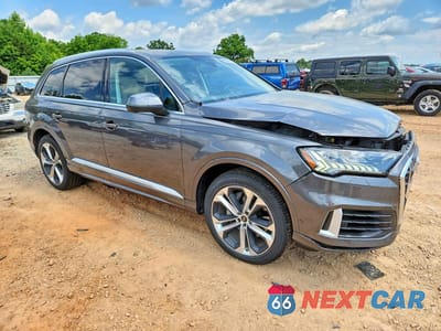 Czwarte zdjęcie samochodu z boku: 2024 AUDI Q7 PREMIUM PLUS VIN:WA1LXBF75RD000875 - miniatura