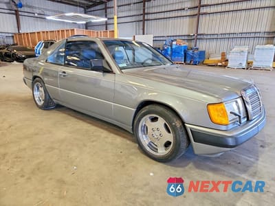 Czwarte zdjęcie samochodu z boku: 1988 MERCEDES-BENZ 300 CE VIN:WDBEA50D8JA703536 - miniatura