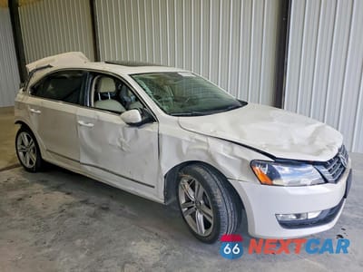 Czwarte zdjęcie samochodu z boku: 2013 VOLKSWAGEN PASSAT SEL VIN:1VWCN7A37DC038133 - miniatura