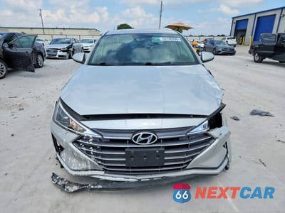Piąte zdjęcie samochodu w środku: 2019 HYUNDAI ELANTRA SEL VIN:5NPD84LF2KH416185 - miniatura