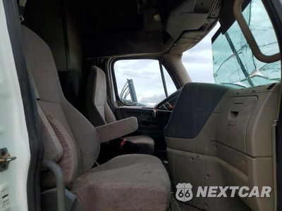 Piąte zdjęcie samochodu w środku: 2019 FREIGHTLINER CASCADIA 125 SEMI TRUCK VIN:3AKJGLDR0KDKL4068 - miniatura