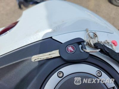 Zdjęcie 8 z 9 samochodu: 2025 HONDA CBR1000 RR VIN:JH2SC7714SK800113 - miniatura