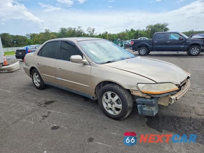 Czwarte zdjęcie samochodu z boku: 2000 HONDA ACCORD SE VIN:1HGCG5675YA103478 - miniatura