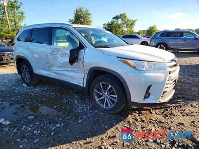 Czwarte zdjęcie samochodu z boku: 2019 TOYOTA HIGHLANDER HYBRID XLE VIN:5TDJGRFH5KS076816 - miniatura
