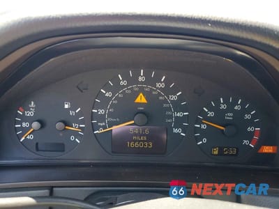 Zdjęcie 9 z 12 samochodu: 2000 MERCEDES-BENZ E 320 VIN:WDBJF65J5YB157898 - miniatura