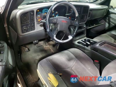 Zdjęcie 8 z 12 samochodu: 2006 GMC NEW SIERRA K1500 VIN:1GTEK19B36E168897 - miniatura