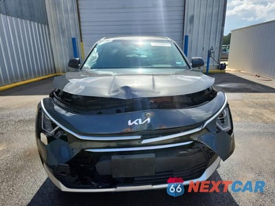 Piąte zdjęcie samochodu w środku: 2026 KIA NIRO LX VIN:KNDCP3LE8T5328257 - miniatura
