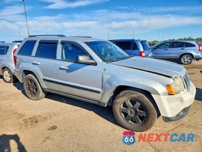 Czwarte zdjęcie samochodu z boku: 2010 JEEP GRAND CHEROKEE LAREDO VIN:1J4PR4GK8AC127558 - miniatura