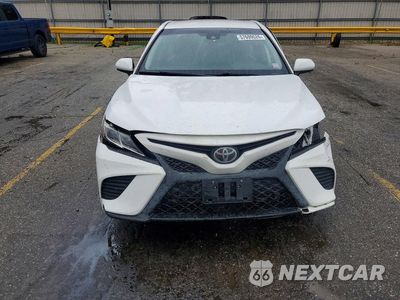 Piąte zdjęcie samochodu w środku: 2018 TOYOTA CAMRY SE VIN:4T1B11HK7JU040874 - miniatura