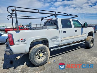 Trzecie zdjęcie samochodu z tyłu: 2006 CHEVROLET SILVERADO K2500 HEAVY DUTY VIN:1GCHK23D26F259215 - miniatura