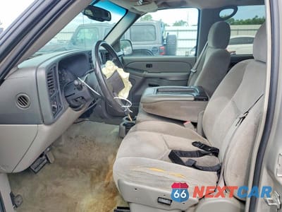 Zdjęcie 7 z 14 samochodu: 2004 CHEVROLET SUBURBAN C1500 VIN:3GNEC16Z84G294989 - miniatura