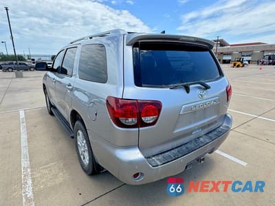 Trzecie zdjęcie samochodu z tyłu: 2019 TOYOTA SEQUOIA SR5 VIN:5TDZY5G11KS073244 - miniatura