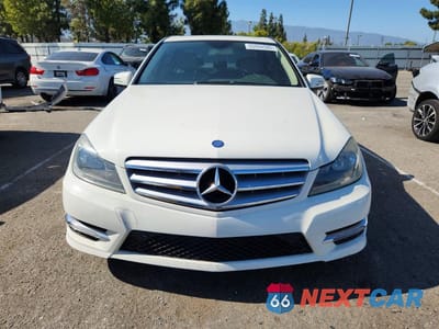 Piąte zdjęcie samochodu w środku: 2012 MERCEDES-BENZ C 250 VIN:WDDGF4HB7CA682065 - miniatura