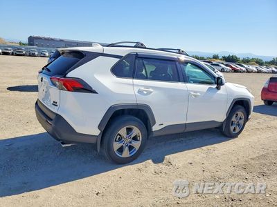 Trzecie zdjęcie samochodu z tyłu: 2024 TOYOTA RAV4 HYBRID XLE VIN:4T3RWRFVXRU110138 - miniatura