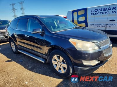Czwarte zdjęcie samochodu z boku: 2010 CHEVROLET TRAVERSE LT VIN:1GNLRFED3AS144446 - miniatura
