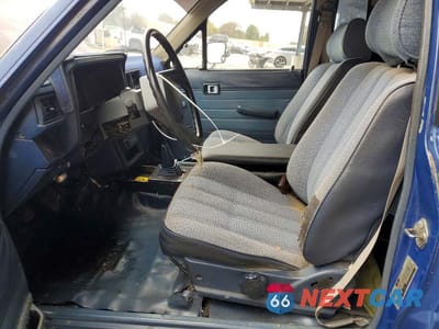 Zdjęcie 7 z 12 samochodu: 1984 TOYOTA PICKUP XTRACAB RN56 DLX VIN:JT4RN56D5E5009660 - miniatura