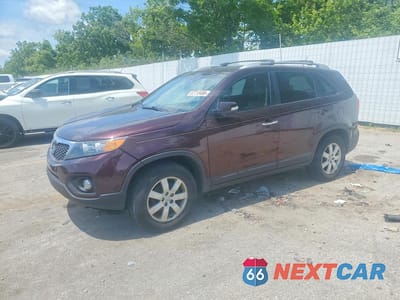 2013 KIA SORENTO LX 5XYKT4A25DG325329 - główne zdjęcie licytacji z USA - miniatura