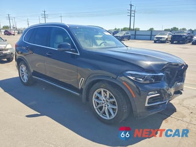 Czwarte zdjęcie samochodu z boku: 2019 BMW X5 XDRIVE40I VIN:5UXCR6C51KLL04161 - miniatura