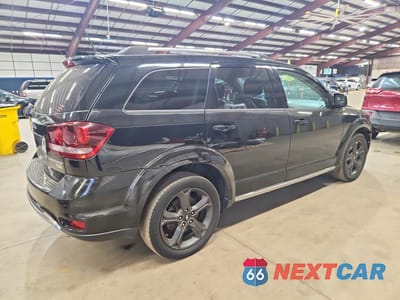 Trzecie zdjęcie samochodu z tyłu: 2019 DODGE JOURNEY CROSSROAD VIN:3C4PDCGG4KT716722 - miniatura