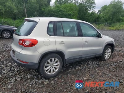 Trzecie zdjęcie samochodu z tyłu: 2010 VOLKSWAGEN TIGUAN SE VIN:WVGBV7AX9AW516379 - miniatura