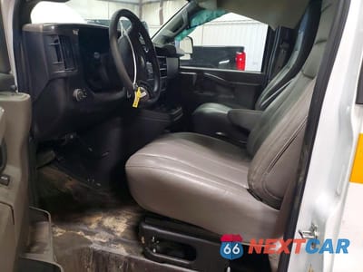 Zdjęcie 7 z 13 samochodu: 2025 CHEVROLET EXPRESS G2500 VIN:1GCWGAFP9S1273340 - miniatura