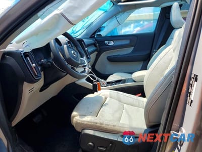 Zdjęcie 7 z 14 samochodu: 2023 VOLVO XC40 PLUS VIN:YV4L12UW8P2911760 - miniatura