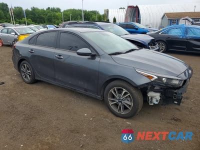 Czwarte zdjęcie samochodu z boku: 2022 KIA FORTE LXS VIN:3KPF24AD1NE454608 - miniatura