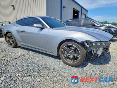 Czwarte zdjęcie samochodu z boku: 2024 FORD MUSTANG VIN:1FA6P8TH4R5143903 - miniatura