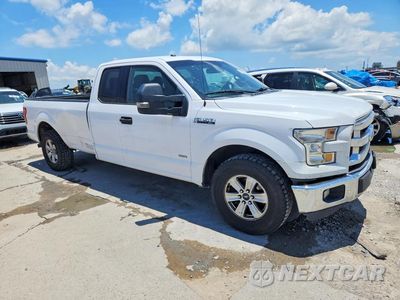 Czwarte zdjęcie samochodu z boku: 2016 FORD F150 SUPER CAB VIN:1FTFX1CG1GKD67542 - miniatura