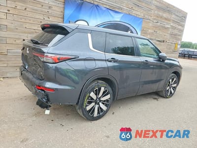 Trzecie zdjęcie samochodu z tyłu: 2025 MITSUBISHI OUTLANDER SE VIN:JA4J4VA84SZ045395 - miniatura