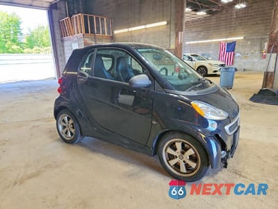 Czwarte zdjęcie samochodu z boku: 2013 SMART FORTWO PURE VIN:WMEEJ3BA2DK637865 - miniatura