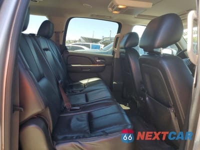 Zdjęcie 11 z 14 samochodu: 2013 CHEVROLET SUBURBAN C1500 LT VIN:1GNSCJE01DR230492 - miniatura
